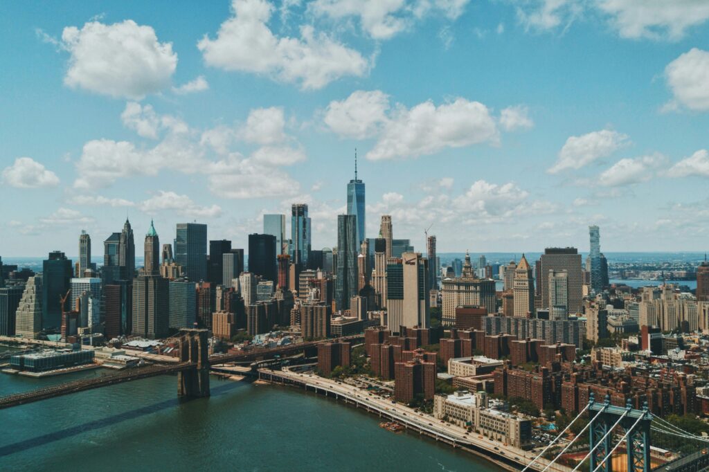 New York HR compliance guide comparing NY Paid Family Leave and federal FMLA for employers