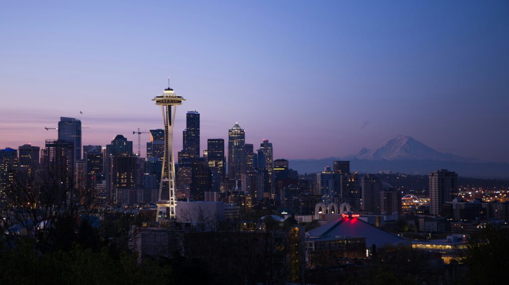 Washington State HR compliance guide comparing Paid Family Medical Leave PFML and federal FMLA for employers